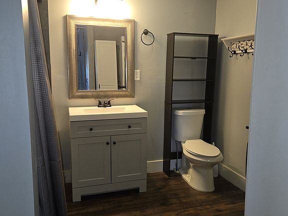 4th image of 2103 Metropolitan Ave #B