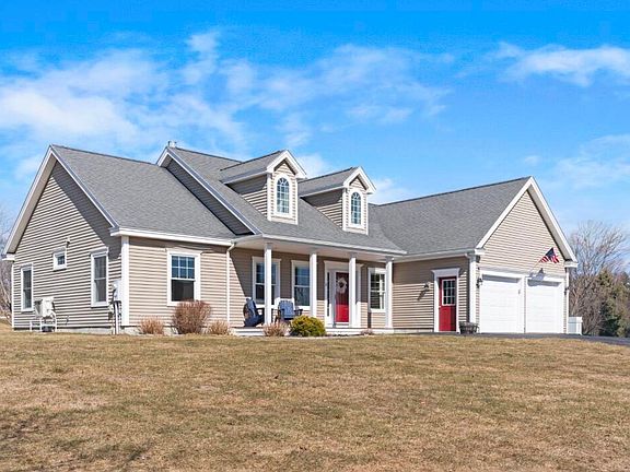 2nd image of 5 Bridle Way