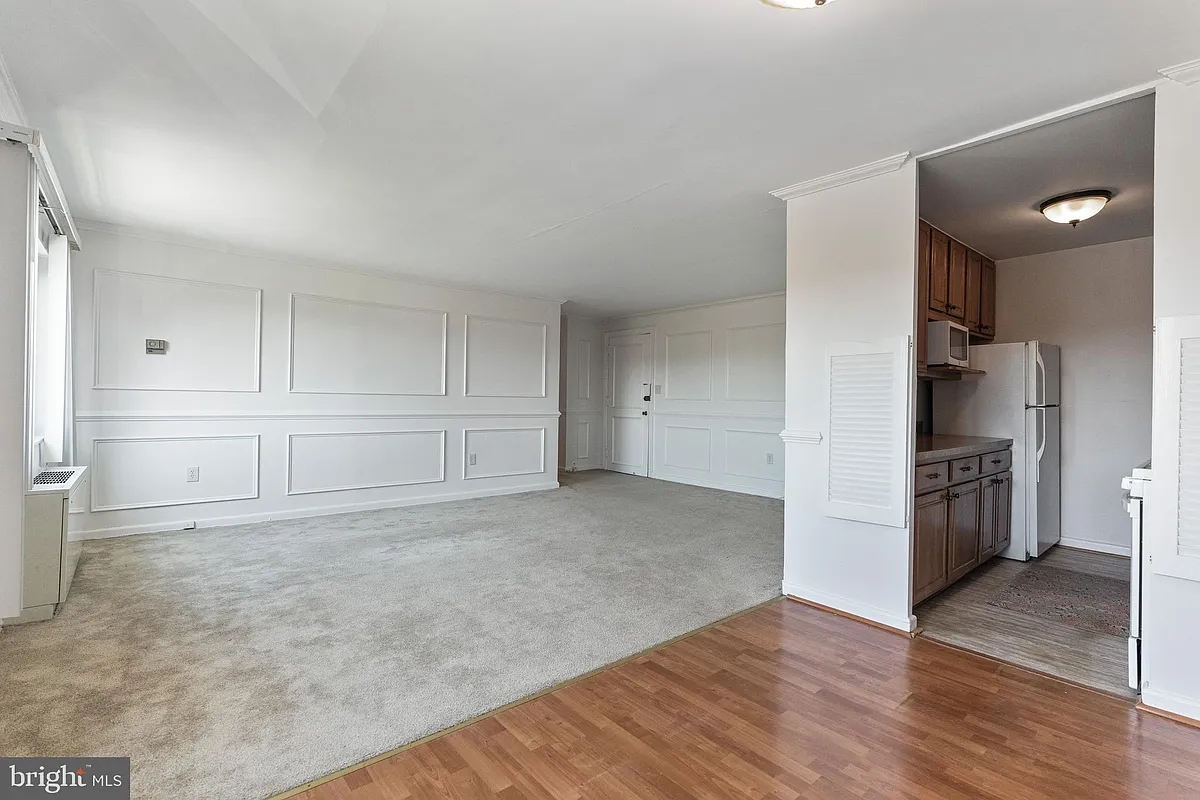 Building Photo - 1300 S Arlington Ridge Rd #402