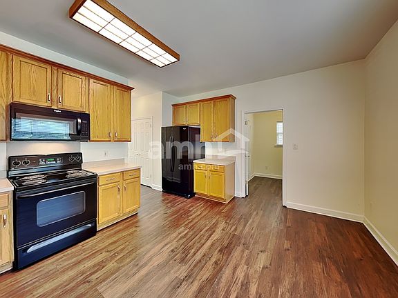 3rd image of 512 Grantham Ln