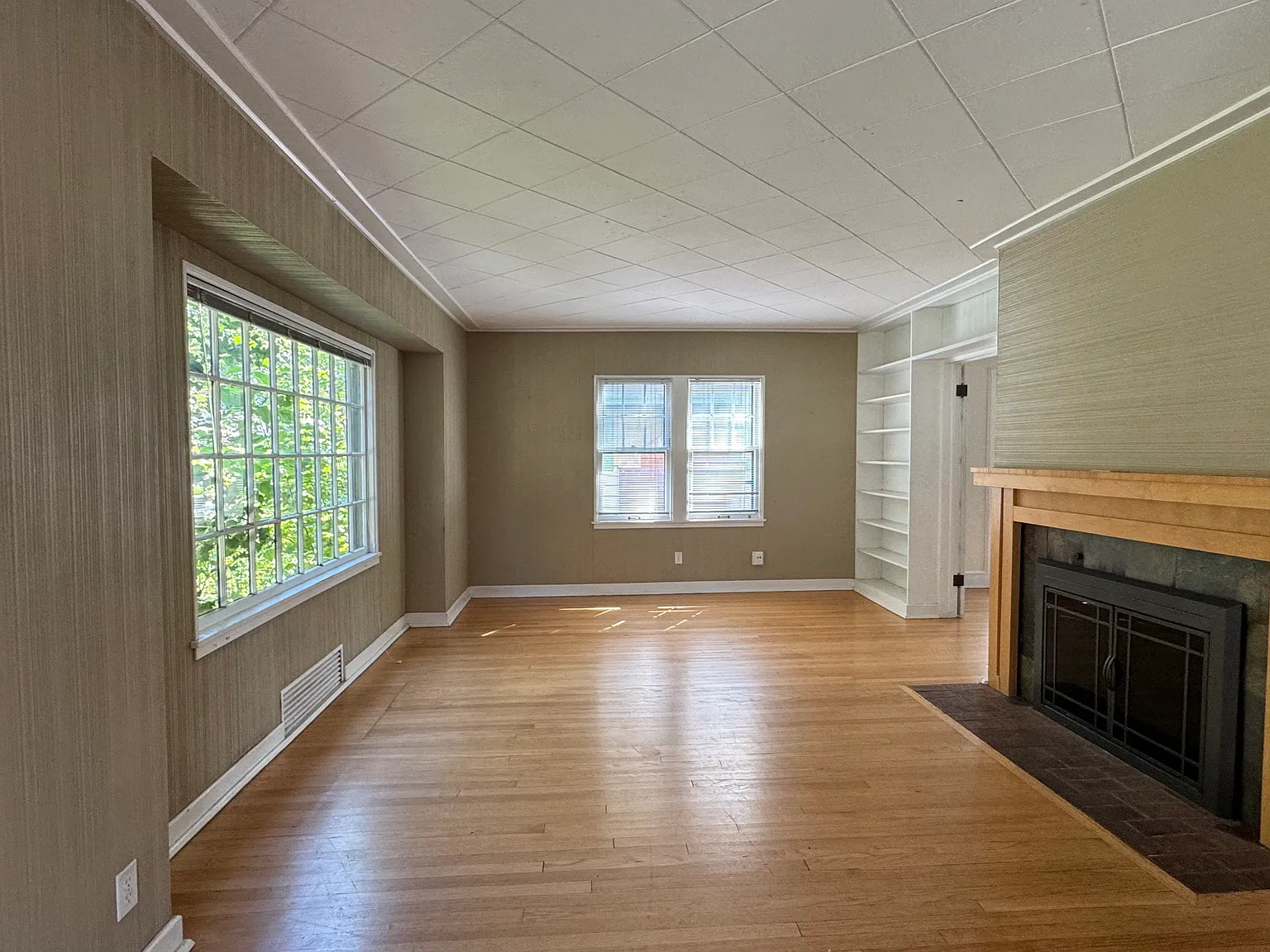 4 bed, 1.5 bath, 1483 sqft, $1,850 — Photo 2