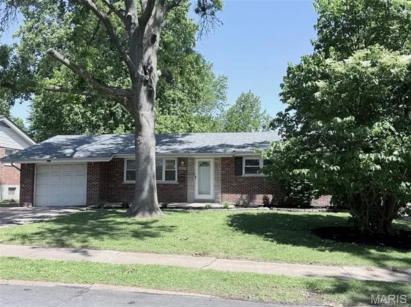 1685 Saint Loretto Dr, Florissant, MO 63033