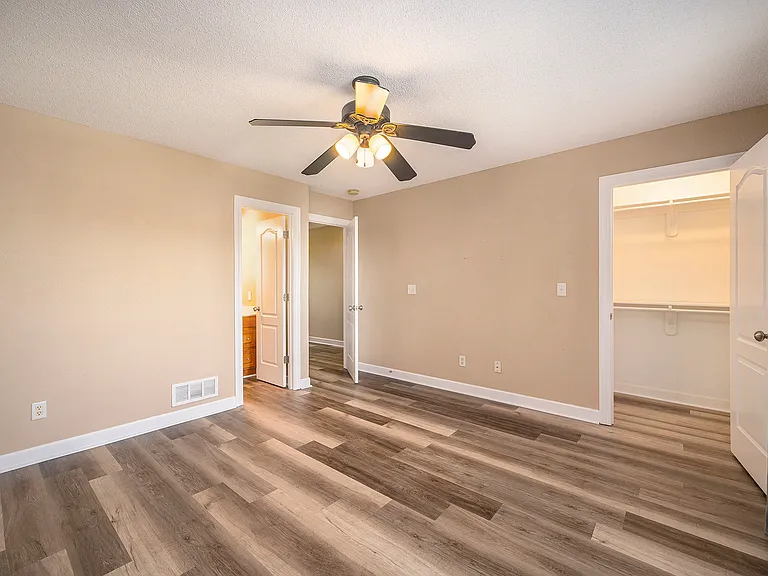 801 SW Peach Tree Ln — Photo 14