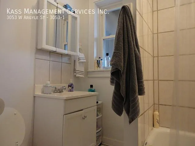 3053 W Argyle St #1 — Photo 4
