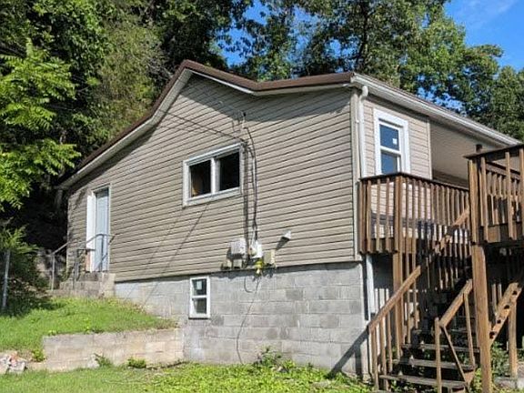 3rd image of 32 Hummingbird Ln