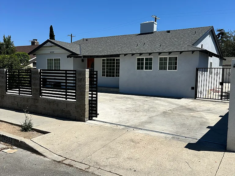 14552 Runnymede St — Photo 3