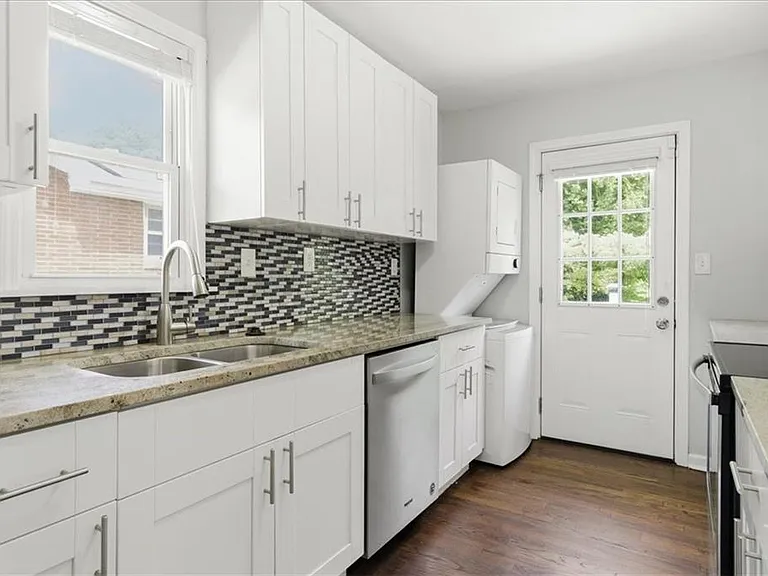 2705 Lincoln Ct NW — Photo 10