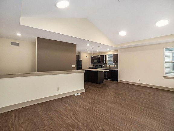 3rd image of 2065 Linden Ave SE