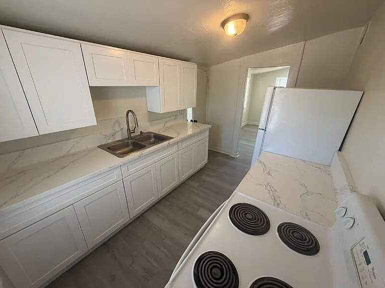 1010 N Park Ave — Photo 10