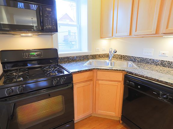 4th image of 3250 N Clifton Ave #2N