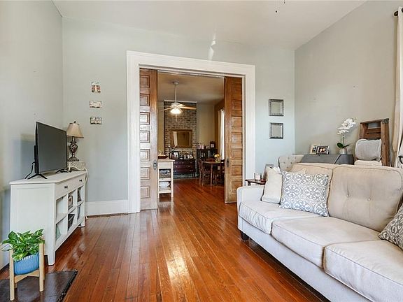 4th image of 812 Valmont St