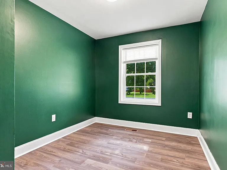 306 Fegan Rd — Photo 36