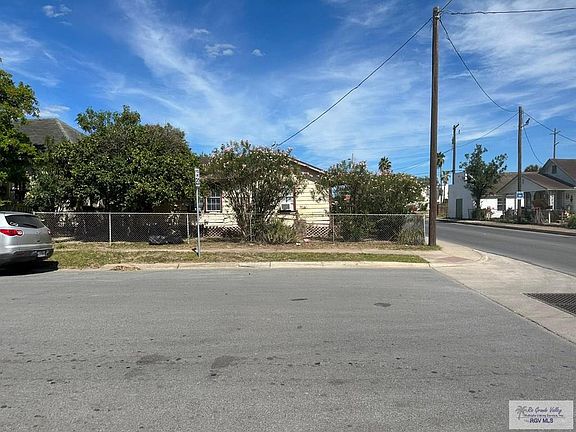 4th image of 1205 E 13th St