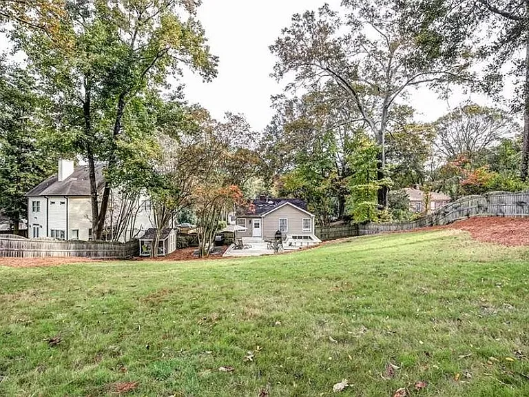 1812 Hickory Rd — Photo 21