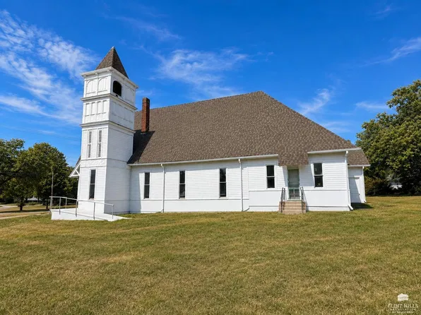 205 W 8th St, Ellsworth, KS 67439