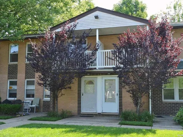 134 Artist Lake Drive #134, Middle Island, NY 11953