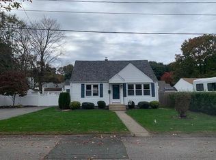27 Midland Dr, Cranston, RI 02920