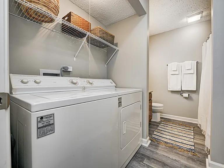 Ivy Knoll Apartments — Photo 36