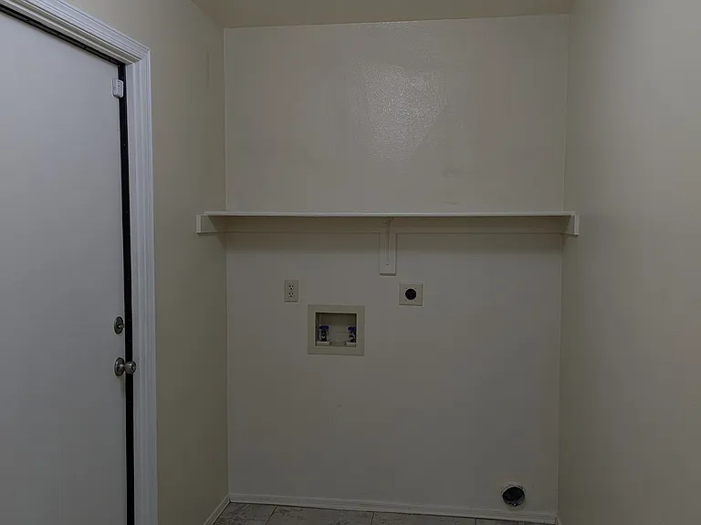 5460 E Emerald Ave — Photo 3
