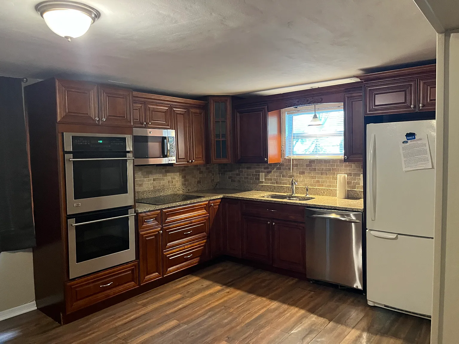 3 bed, 1300 sqft, $2,295 — Photo 1