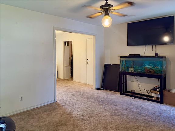 5th image of 308 W Mimosa Dr