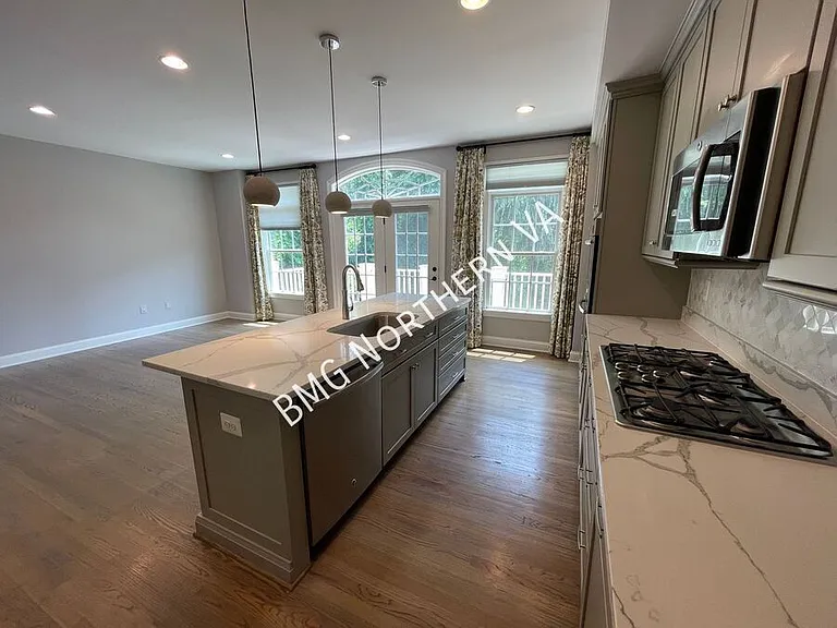 10679 Yorktown Ct — Photo 10