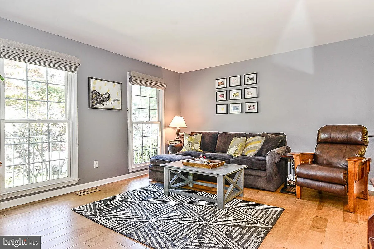 Building Photo - 8383 Uxbridge Ct