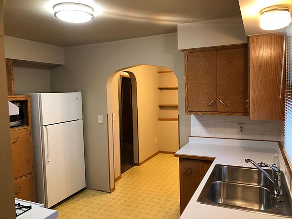 3rd image of 2204 Centennial Dr