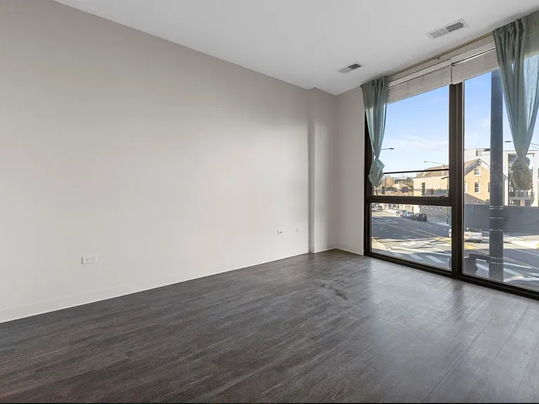 820 N Milwaukee Ave #201 — Photo 2