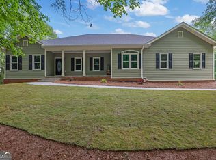 216 Scenic Dr, Hoschton, GA 30548