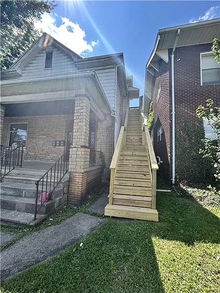 377 Lawson Ave #3