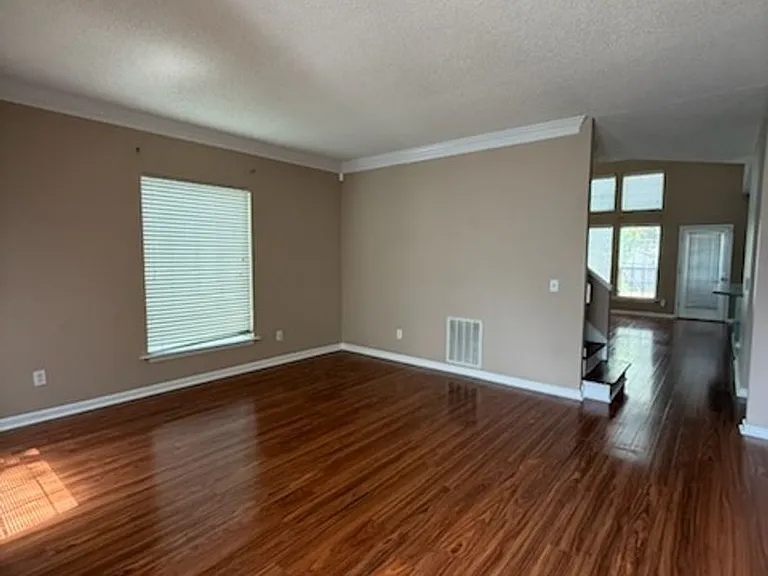 1464 Chandler Cir — Photo 2