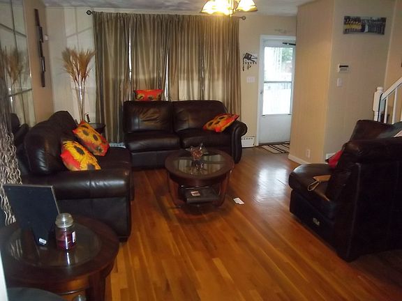 3rd image of 3015 Laconia Ave