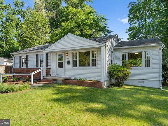 2nd image of 10820 Woodhaven Ct