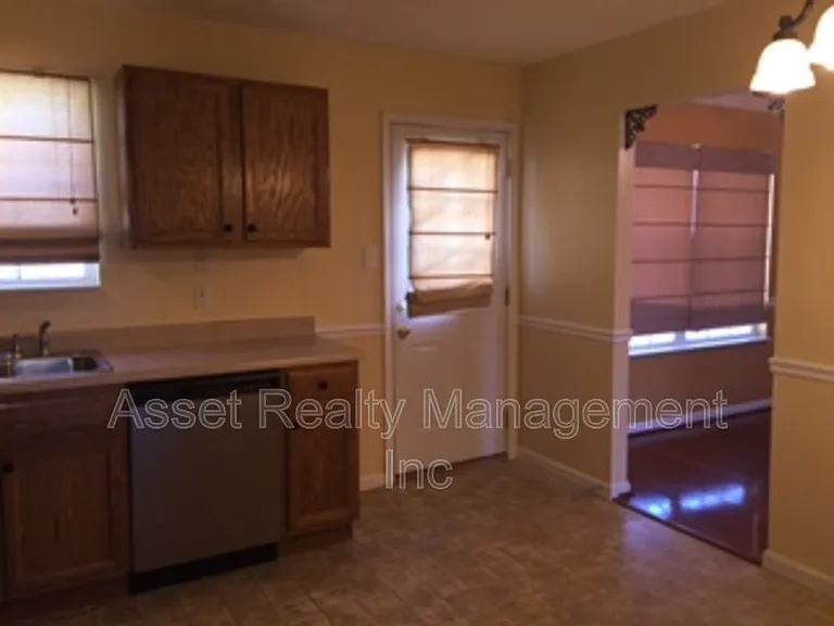8212 Tangle Grove Ln — Photo 10