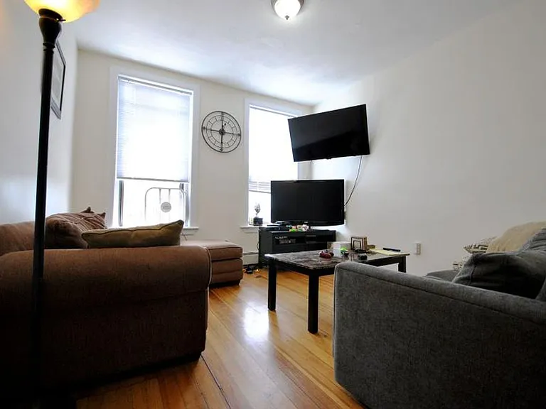 1940 Beacon St #C3 — Photo 9