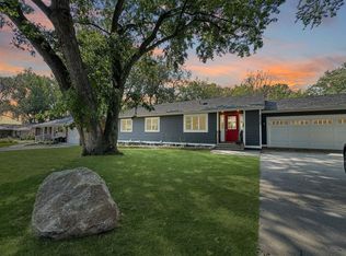 6220 Hansen Rd, Edina, MN 55436
