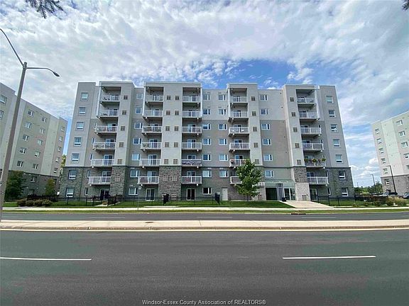 2nd image of 1611 Banwell Rd #217