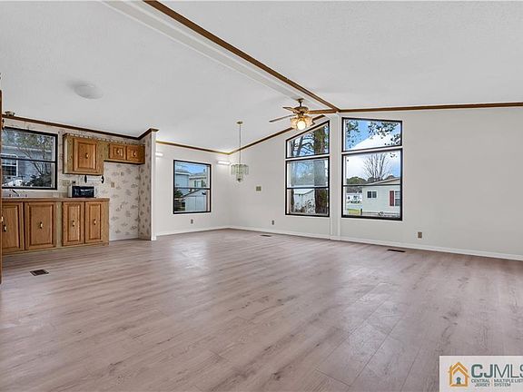 2nd image of 104 Briarwood Ct