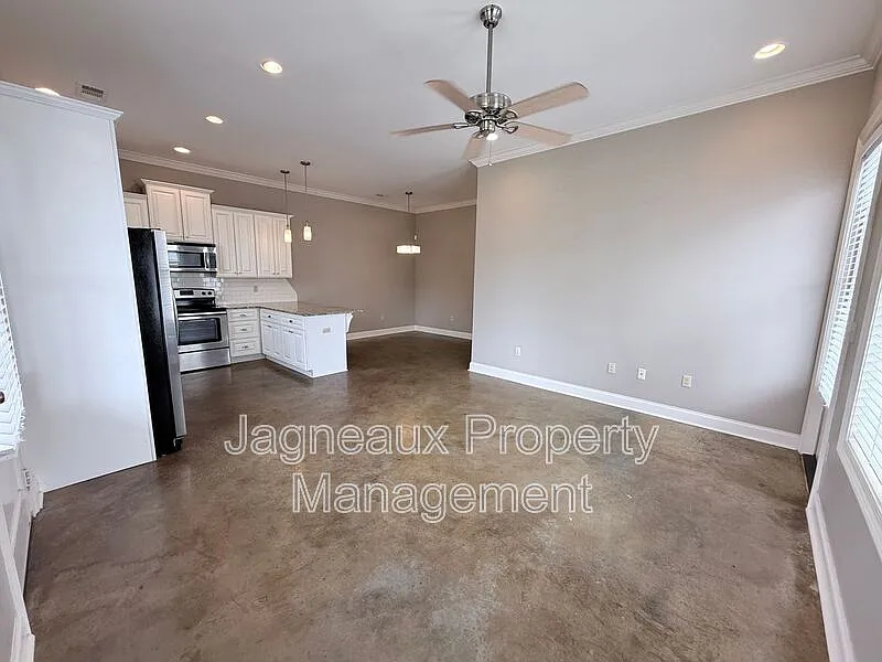 2 bed, 2.0 bath, 980 sqft, $1,595 — Photo 2