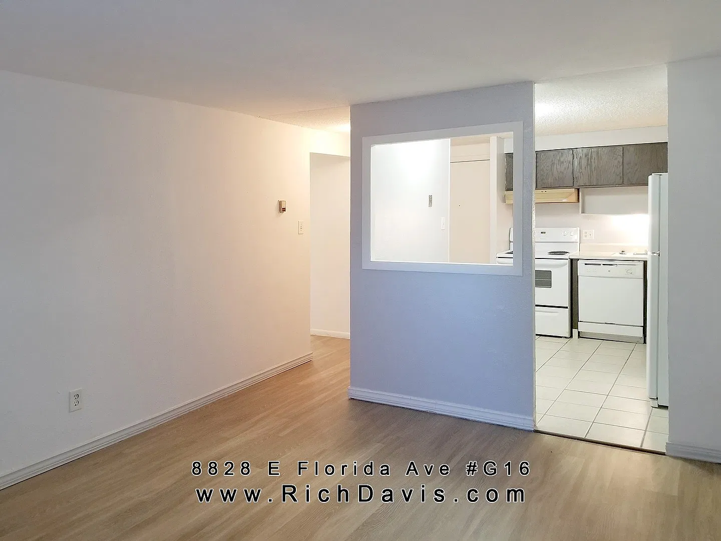 Great location off Leetsdale/Parker and Florida with lots of amenities such as pool, hot tub, clu... — Photo 4