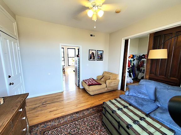 4th image of 539 N Bishop St APT 4