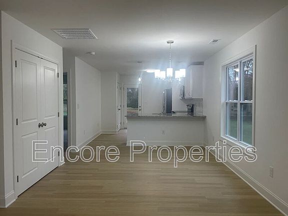 3rd image of 1115 Grace Ave