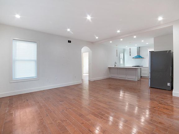 5th image of 49 Walker St #49