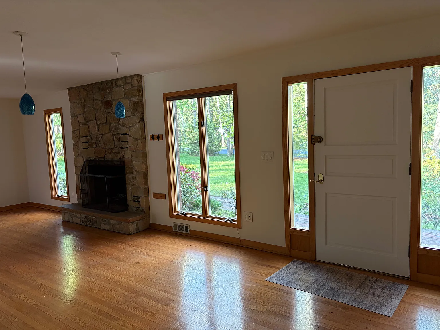 4 bed, 3218 sqft, $4,800 — Photo 4