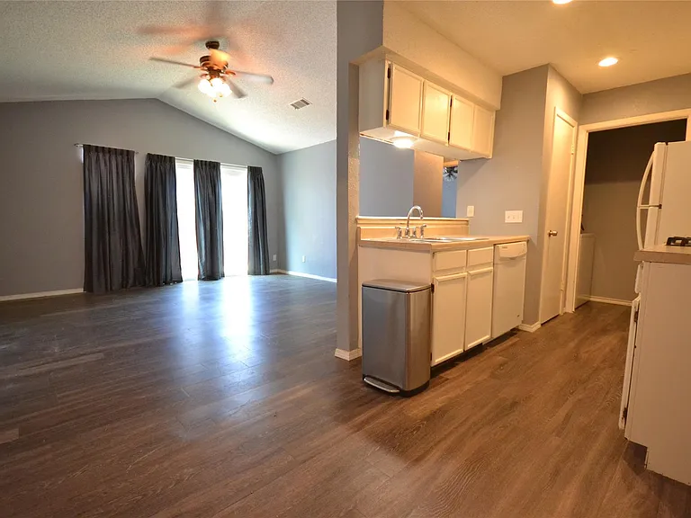 16114 Windermere Dr — Photo 5