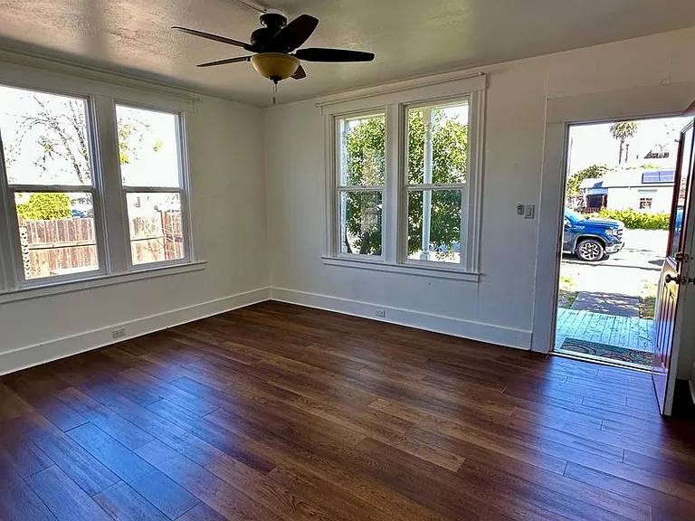 203 S Murdock Ave — Photo 4