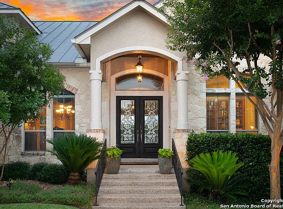 2nd image of 7 Royal Waters Dr
