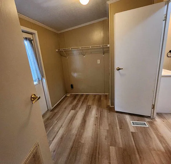 922 Ashwood St — Photo 24