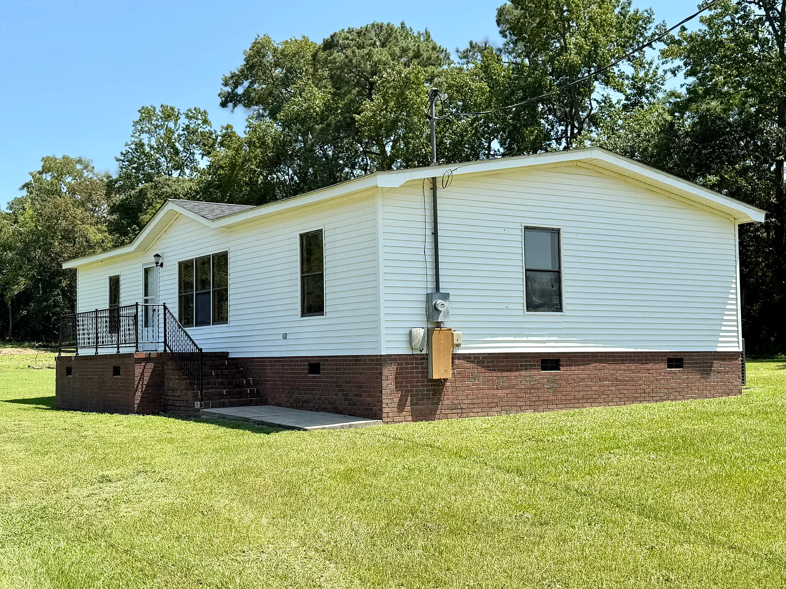 3 bed, 1296 sqft, $1,500 — Photo 1
